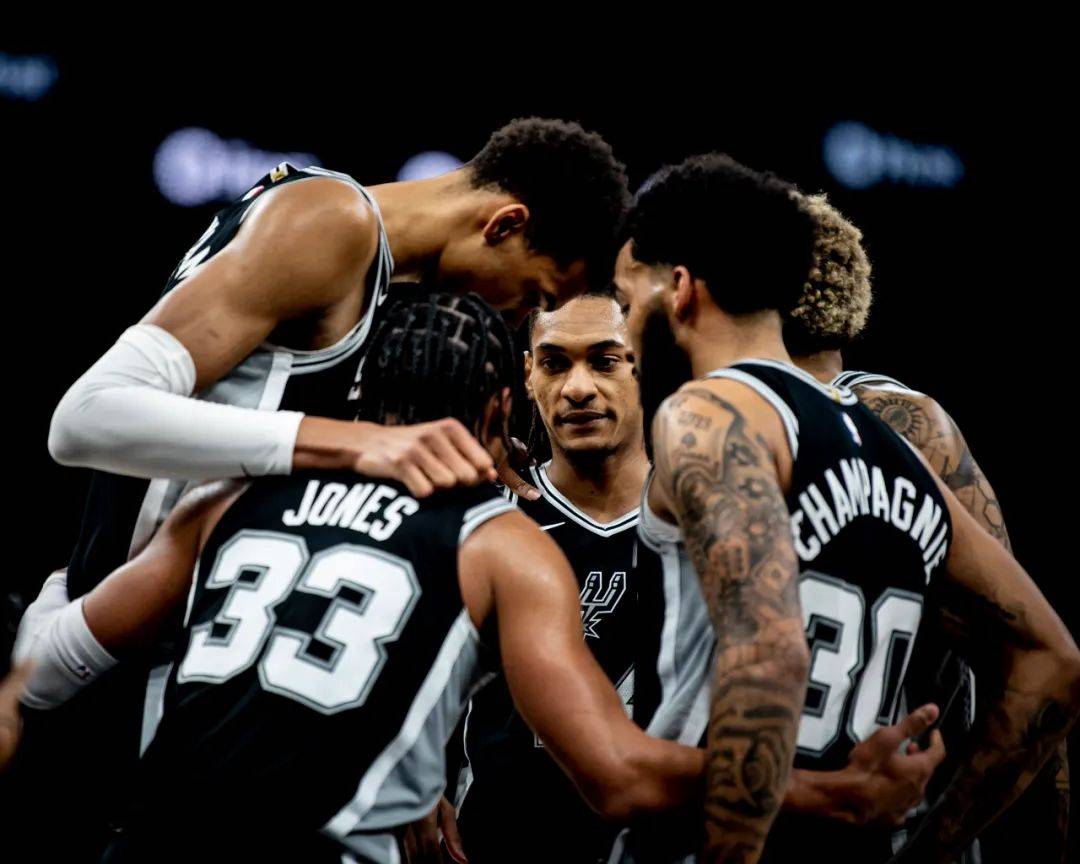 新鹏城官方：中超收官战主场vs成都票价全场60元，地点在肇庆（鹏城官宣：中超收官战主场对阵成都，全场统一票价60元，比赛地肇庆）