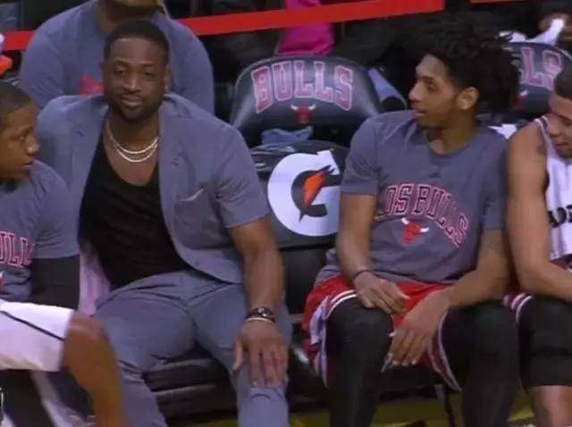 队记：此前被列入缺席名单的克莱，可以出战今天的比赛（队记：克莱从缺席名单移除，今日确认出战）