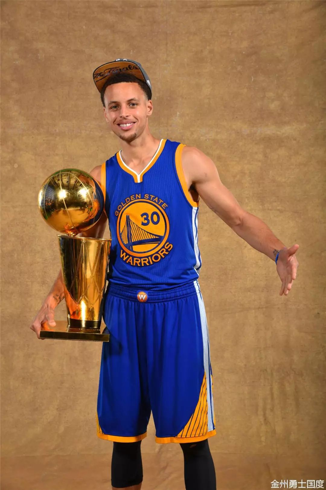 每体：阿莫林决定铁腕改革曼联，并已经采取了一系列措施（每体：阿莫林决意强硬整顿曼联，多项举措已启动）