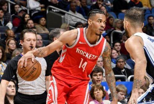 罗马诺：莱万从未考虑在1月离开巴萨，赛季结束后可能会离队（罗马诺：莱万无意一月离开巴萨，赛季末不排除离队）