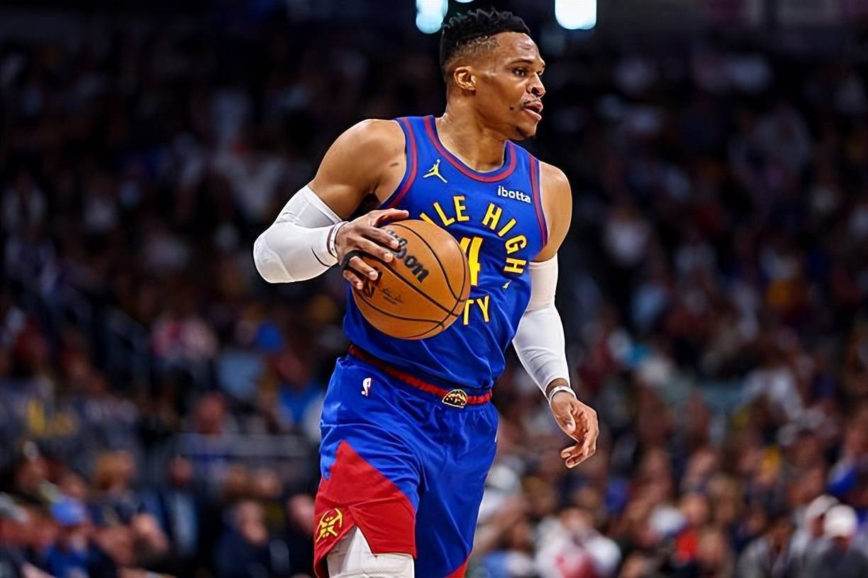 半场战报：斯图加特2-2奥格斯堡，昂达夫，米特尔施泰特点射，马森戈、法比安-里德破门（半场战况：斯图加特2-2奥格斯堡，昂达夫破门、米特尔施泰特点射，马森戈与法比安-里德回敬）